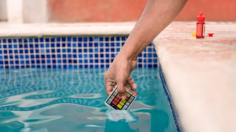 medindo os niveis de ph da piscina