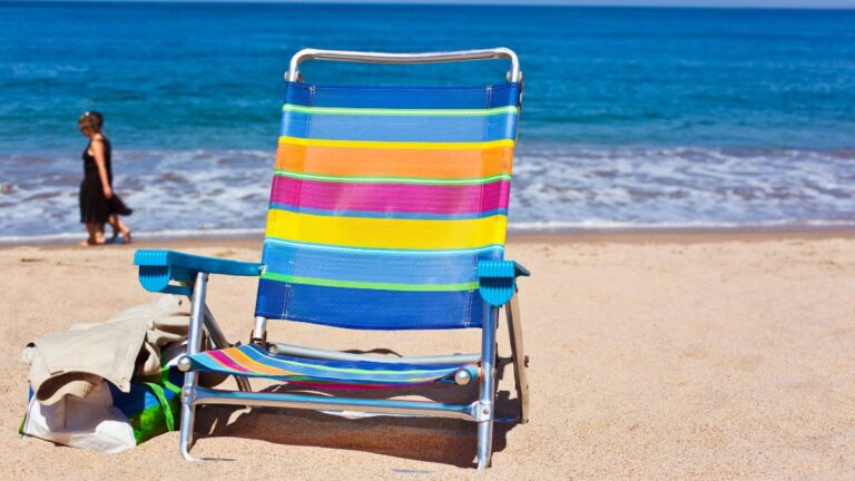 cadeira de praia colorida