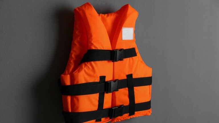 colete salva vidas laranja