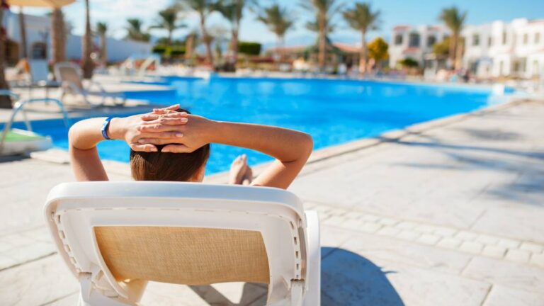 espreguiçadeira para piscina