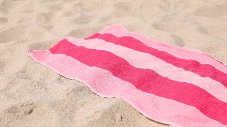 toalha de praia rosa